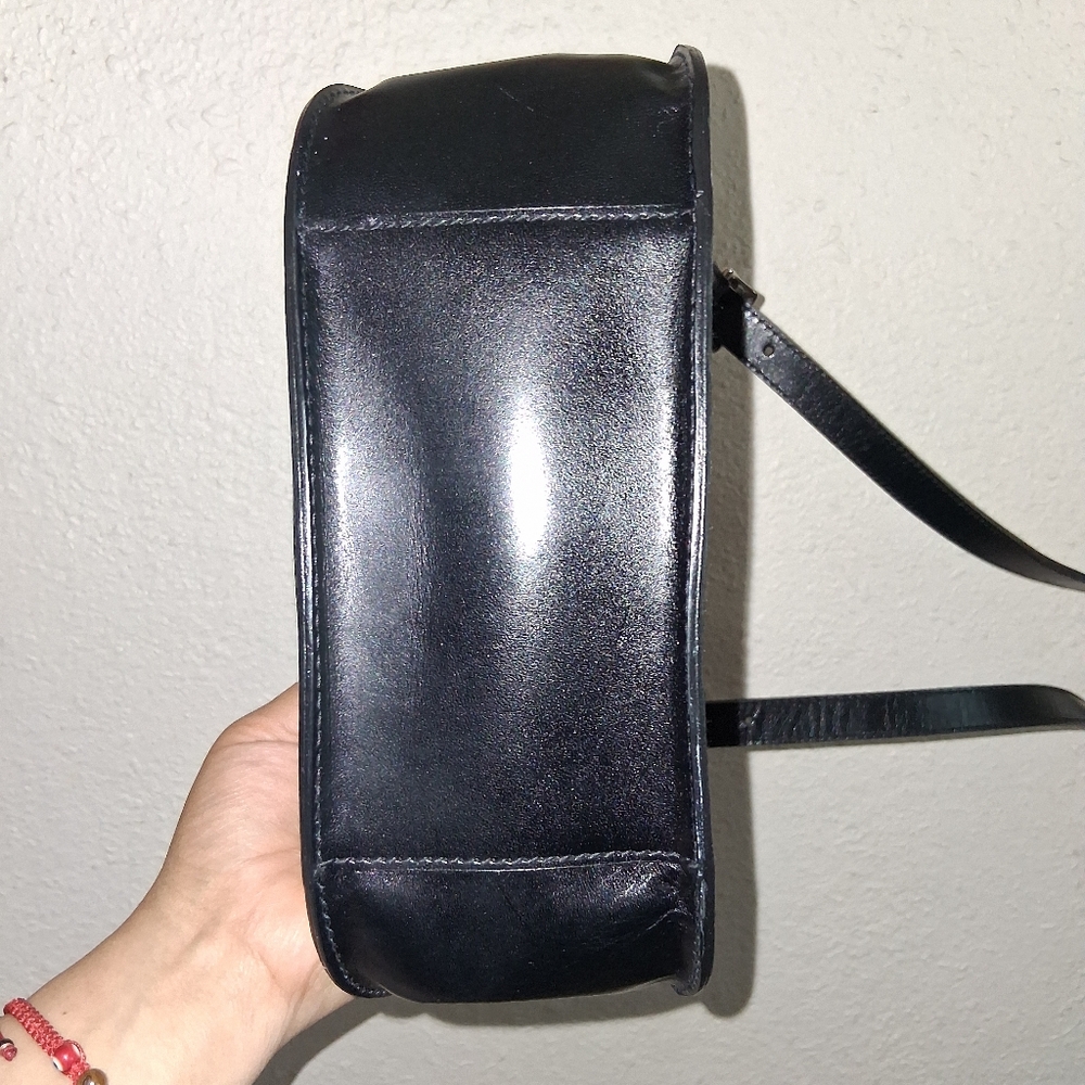 Y2K Guess Black Faux Leather Saddle Bag Purse - Picture 5 of 10